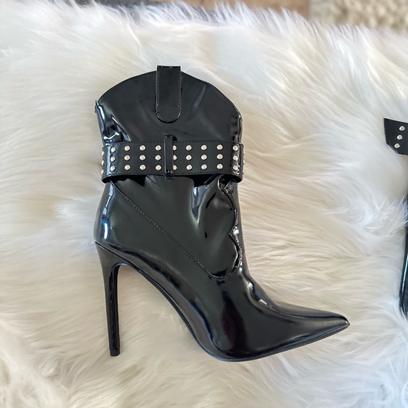 CAPE ROBBIN - Picture 4 of 5